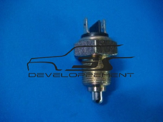 Contacteur de feux de recul sur boite de vitesse