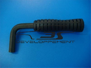 Clé de fermeture du capot moteur