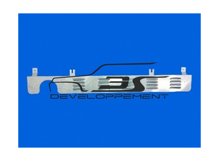 Tôle de garniture arrière sous pare choc