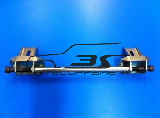 Chape de fixation du triangle inférieur AR MAXI 5 (la paire)