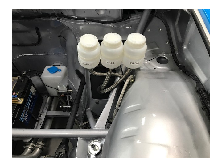 Bocal de liquide de frein  1 sortie