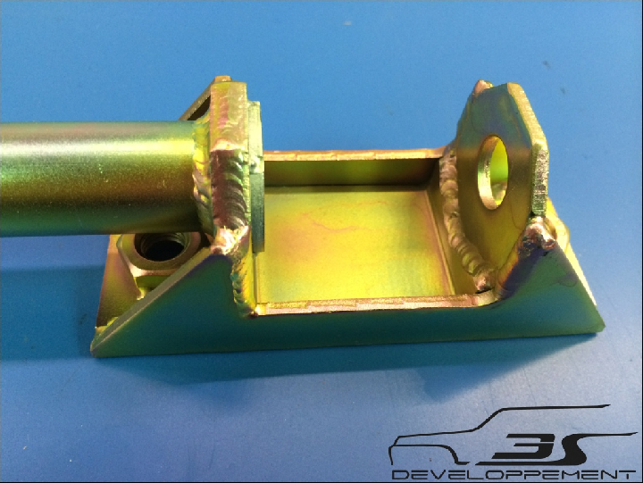 Chape de fixation du triangle inférieur AR Tour de Corse (1 pièce)