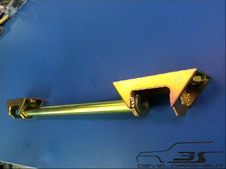 Chape de fixation du triangle inférieur AR Tour de Corse (1 pièce)