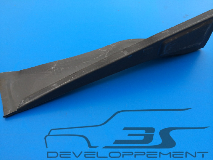 Equerre de fixation d'aile avant gauche