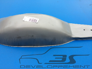 Equerre de fixation d'aile avant droit