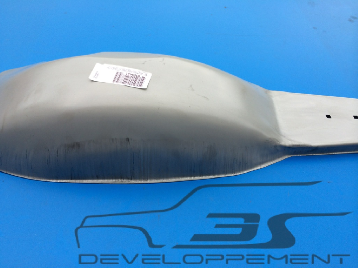 Equerre de fixation d'aile avant droit