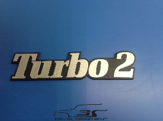 Monogramme Turbo 2, fabrication plastique