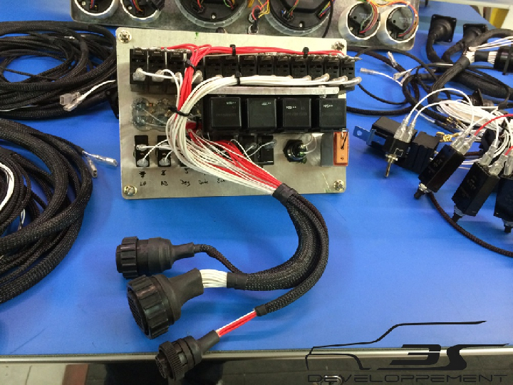 Faisceau électrique complet comportant platine interrupteurs, platine support relais, et faisceau.