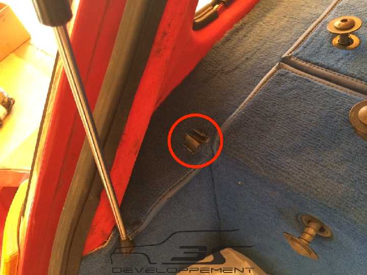 Agrafe plage arrière amovible