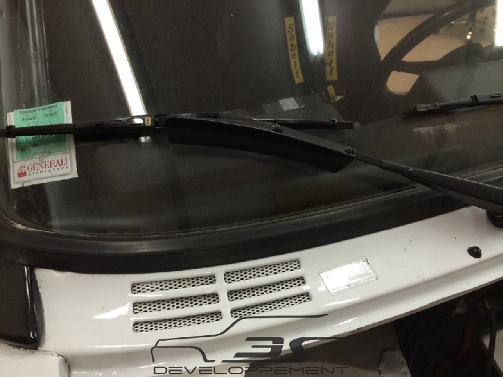 Déflecteur essuie glace avant (vendu à l'unité)