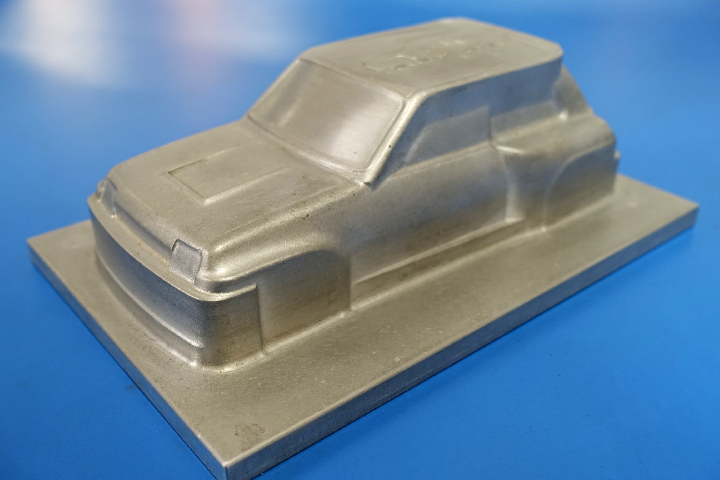 Maquette R5 Turbo taillée dans la masse