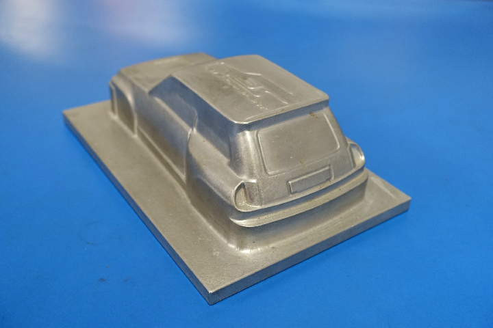 Maquette R5 Turbo taillée dans la masse