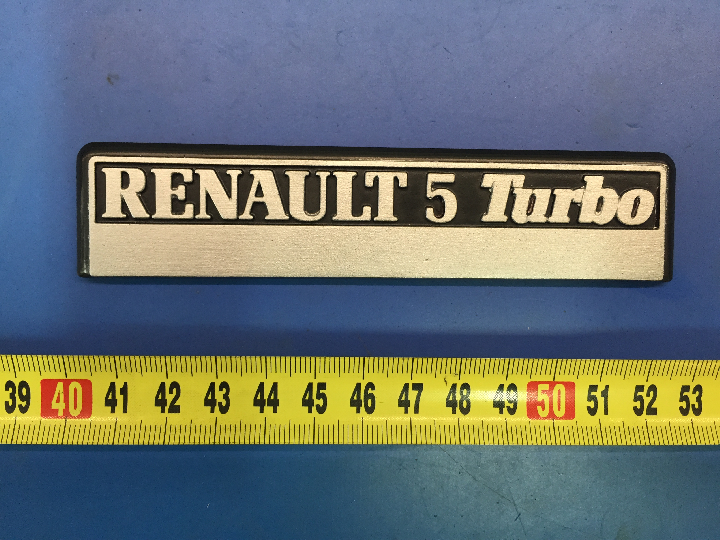 Monogramme Renault, fabrication plastique