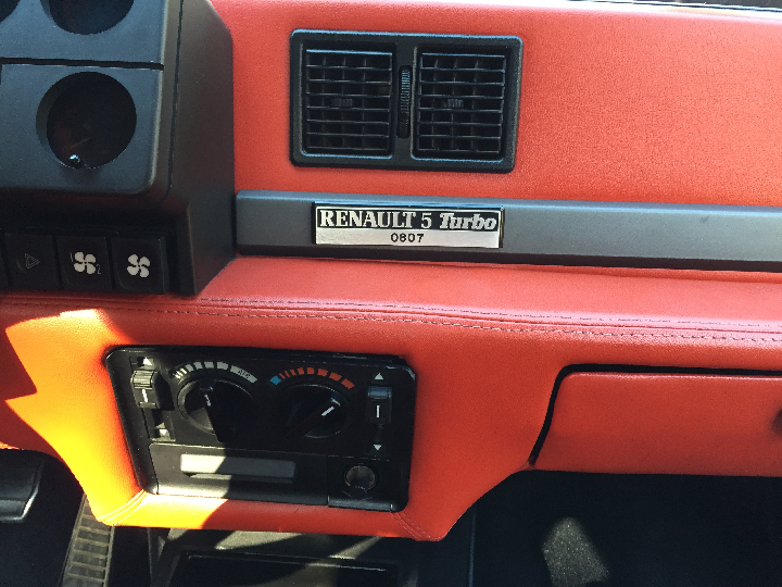 Monogramme tableau de bord Turbo 1