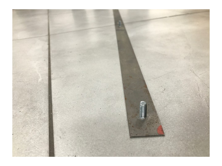 Tôle de fixation bas de caisse polyester