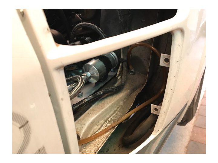 Patte de fixation grille d' aile arrière