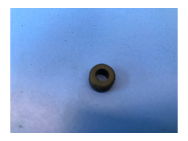 Caoutchouc de patte de fixation de grille d'aile arrière