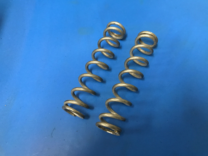 Ressort étrier de frein à main ( la paire )