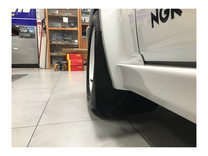 Bavette noir ep 3mm (paire)