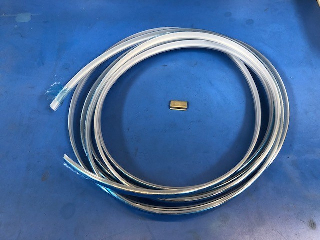 Joint de pare brise avant