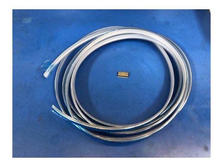 Joint de pare brise avant