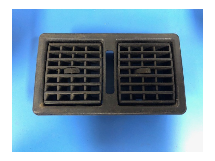 Grille centrale Tableau de bord T1